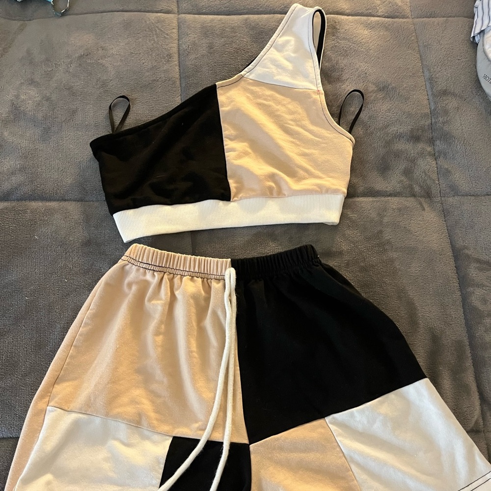 Its a SET! Brand: SHEIN Size: XS (2) Color: Tan, white and black